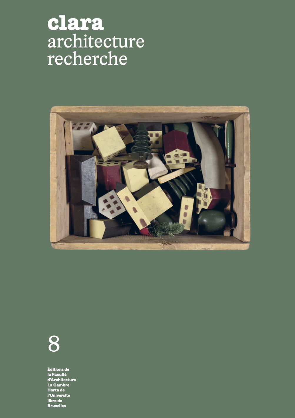 Cover of Clara no 8 featuring toys set in wooden box aimed at the construction of a village