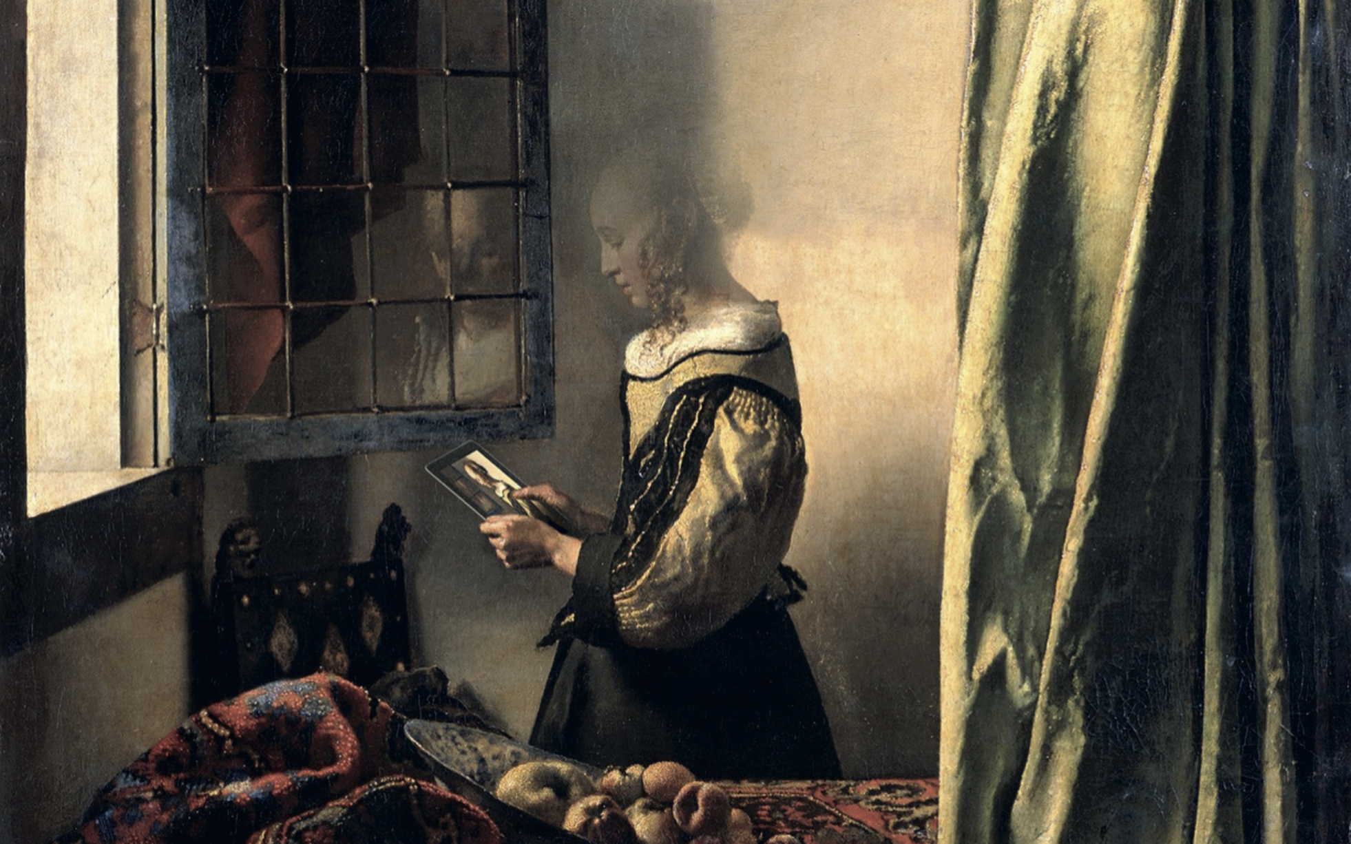 Autoportraitiste de salon, d’après Johannes Vermeer (1632–1675), La Liseuse à la fenêtre, vers 1657–1659, Série Les petits métiers d’art. © Pascal Urbain, 2023.